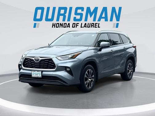 Moon Dust 2021 Toyota Highlander XLE