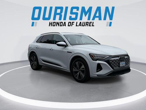 Glacier White 2024 Audi Q8 e-tron Premium