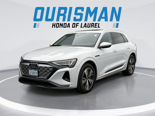 Glacier White 2024 Audi Q8 e-tron Premium