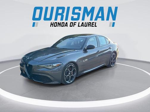 Vesuvio Gray Metallic 2022 Alfa Romeo Giulia Ti