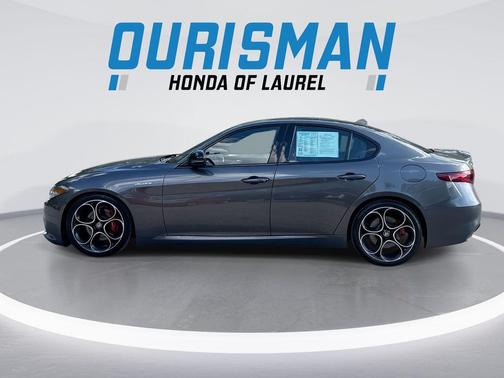 Vesuvio Gray Metallic 2022 Alfa Romeo Giulia Ti