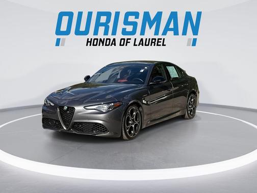 Vesuvio Gray Metallic 2022 Alfa Romeo Giulia Ti