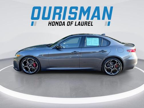 Vesuvio Gray Metallic 2022 Alfa Romeo Giulia Ti