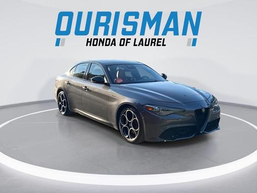 Vesuvio Gray Metallic 2022 Alfa Romeo Giulia Ti