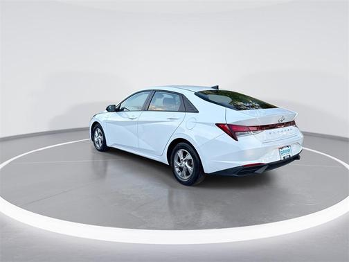 2021 Hyundai ELANTRA SE