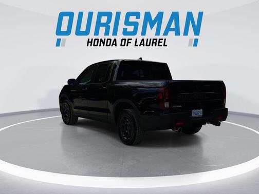 Crystal Black Pearl 2025 Honda Ridgeline RTL