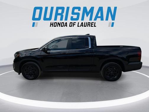 Crystal Black Pearl 2025 Honda Ridgeline RTL