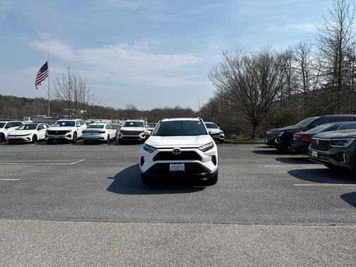 Ice Cap 2025 Toyota RAV4 XLE