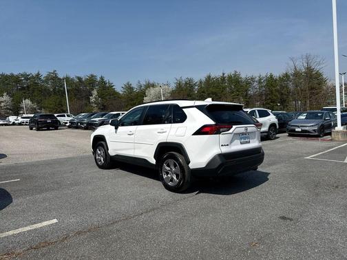 Ice Cap 2025 Toyota RAV4 XLE