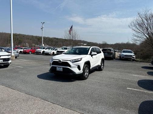 Ice Cap 2025 Toyota RAV4 XLE