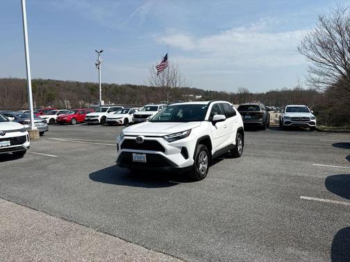 Ice Cap 2025 Toyota RAV4 XLE