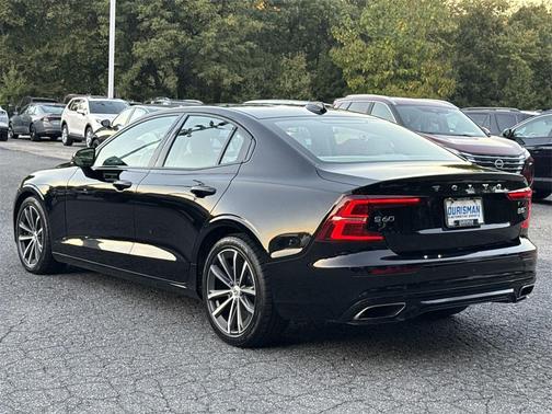 2022 Volvo S60 T5 Momentum