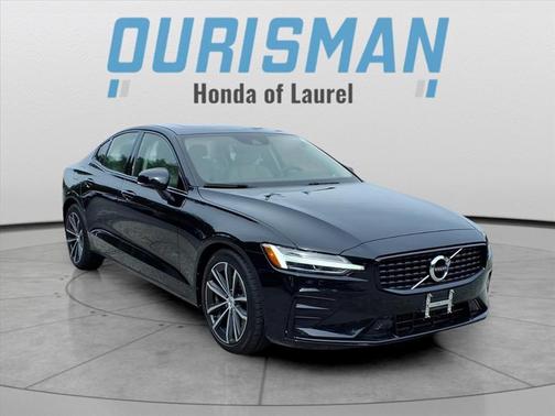 2022 Volvo S60 T5 Momentum