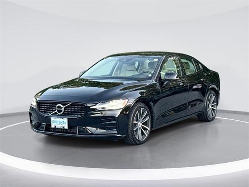 2022 Volvo S60 T5 Momentum