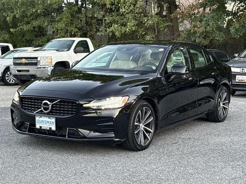 2022 Volvo S60 T5 Momentum