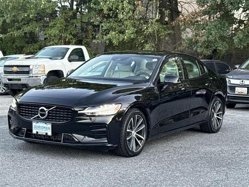 2022 Volvo S60 T5 Momentum
