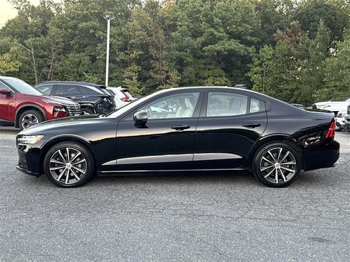 2022 Volvo S60 T5 Momentum