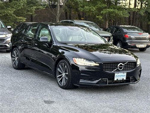 2022 Volvo S60 T5 Momentum