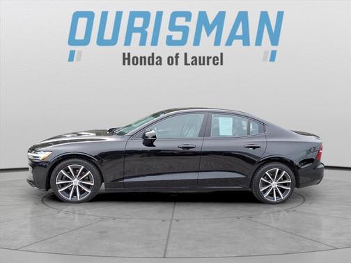 2022 Volvo S60 T5 Momentum