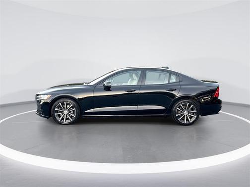 2022 Volvo S60 T5 Momentum