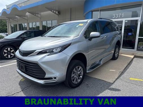 2024 Toyota Sienna XLE 8 Passenger