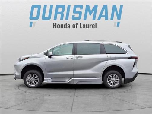 2024 Toyota Sienna XLE 8 Passenger