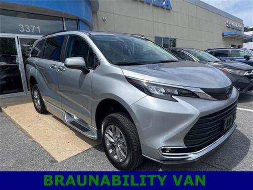 2024 Toyota Sienna XLE 8 Passenger