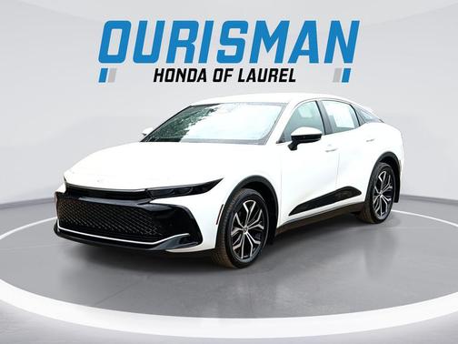 Oxygen White 2023 Toyota Crown XLE