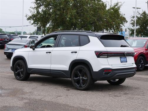 2025 Volkswagen Taos 1.5T SE Black