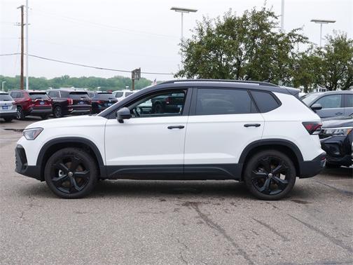 2025 Volkswagen Taos 1.5T SE Black