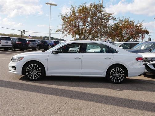 2022 Volkswagen Passat 2.0T Limited Edition
