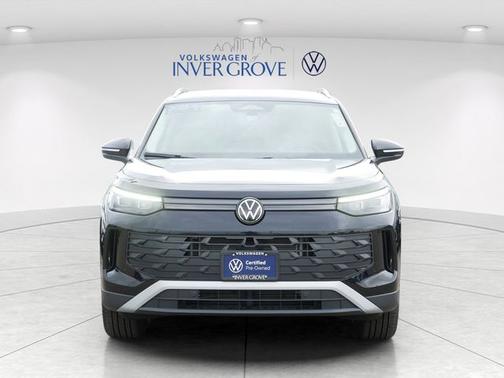 Deep Black Pearl Effect 2025 Volkswagen Tiguan 2.0T SE