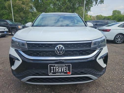 Pure White 2023 Volkswagen Taos 1.5T SE
