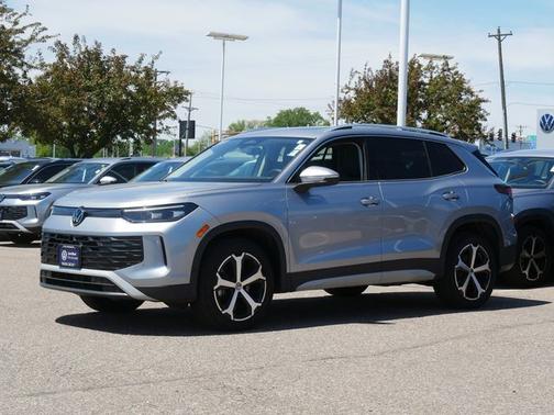 Pyrite Silver Metallic 2025 Volkswagen Tiguan 2.0T SE