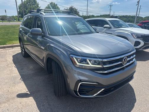 Platinum Gray Metallic 2023 Volkswagen Atlas 3.6 SEL Premium R-Line