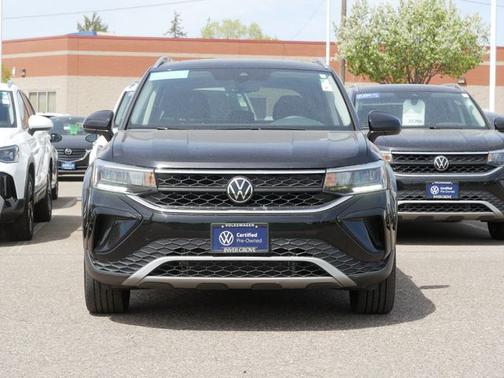Deep Black Pearl Effect 2023 Volkswagen Taos 1.5T SE