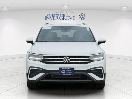 Pure White 2024 Volkswagen Tiguan 2.0T SE