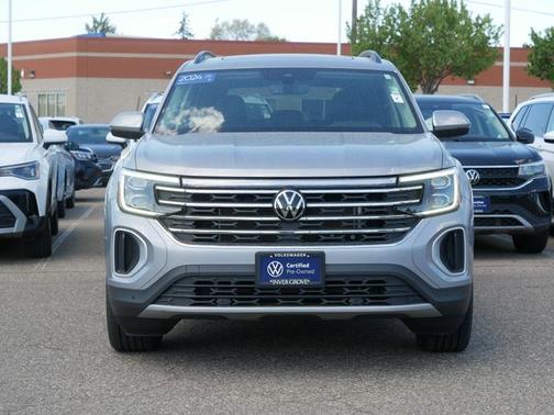 Silver Bird Metallic 2024 Volkswagen Atlas 2.0T SE