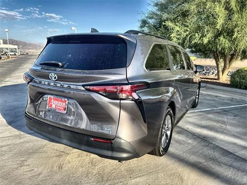 2021 Toyota Sienna LE