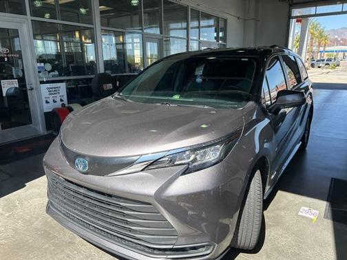 2021 Toyota Sienna LE