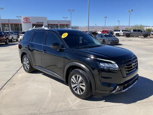 2022 Nissan Pathfinder SL 4WD