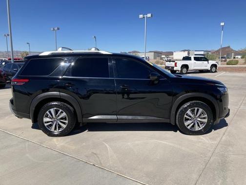 2022 Nissan Pathfinder SL 4WD