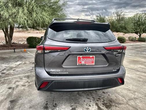2022 Toyota Highlander Hybrid XLE