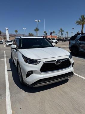 Wind Chill Pearl 2023 Toyota Highlander Platinum