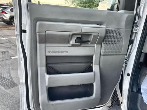 2013 Ford E350 Super Duty XLT