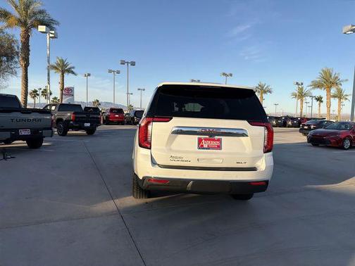 White Frost Tricoat 2023 GMC Yukon SLT