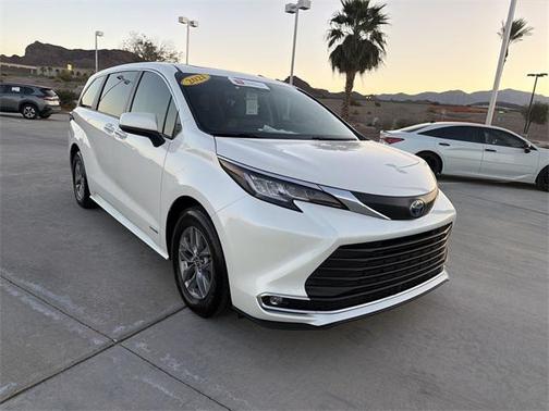 2021 Toyota Sienna XLE 7 Passenger