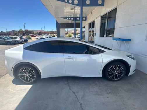 Pearl 2026 Toyota Prius XLE