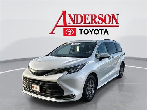 2021 Toyota Sienna XLE 8 Passenger