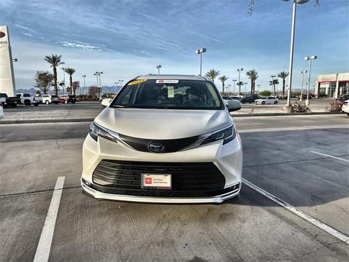 2021 Toyota Sienna XLE 8 Passenger